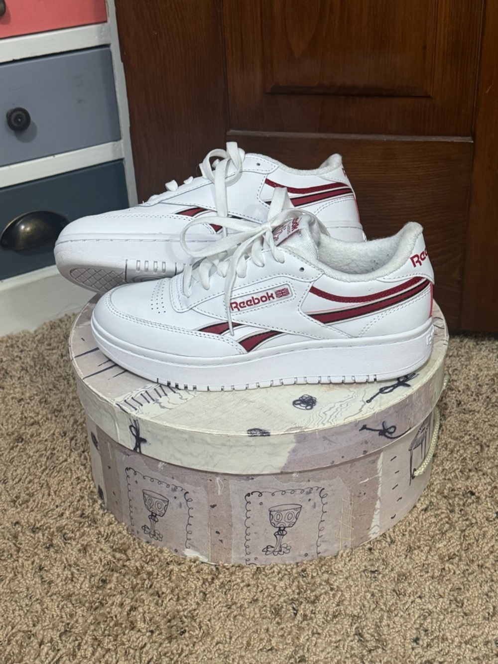 Reebok Club C Double White & Red Classic Low-Top Sneakers women’s size 7.5